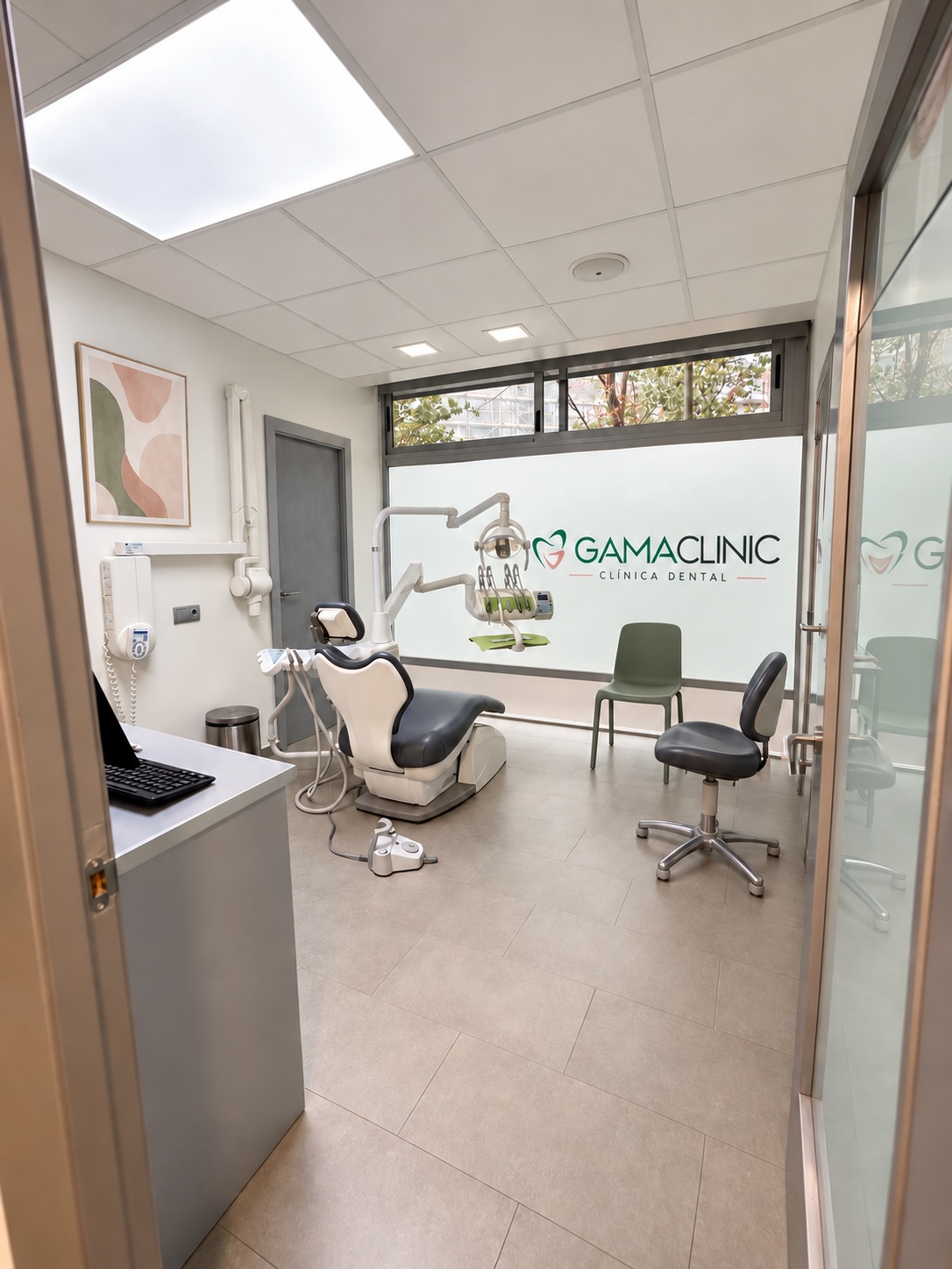 Gabinete dental de GAMACLINIC, imagen retocada